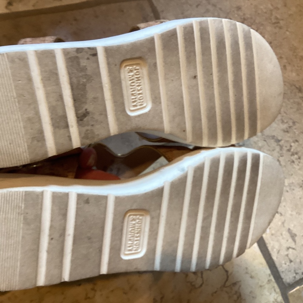 Johnston & Murphy Cora Natural Cork Gold Piped Wedge Comfort Cushioned Sandals - Picture 4 of 10